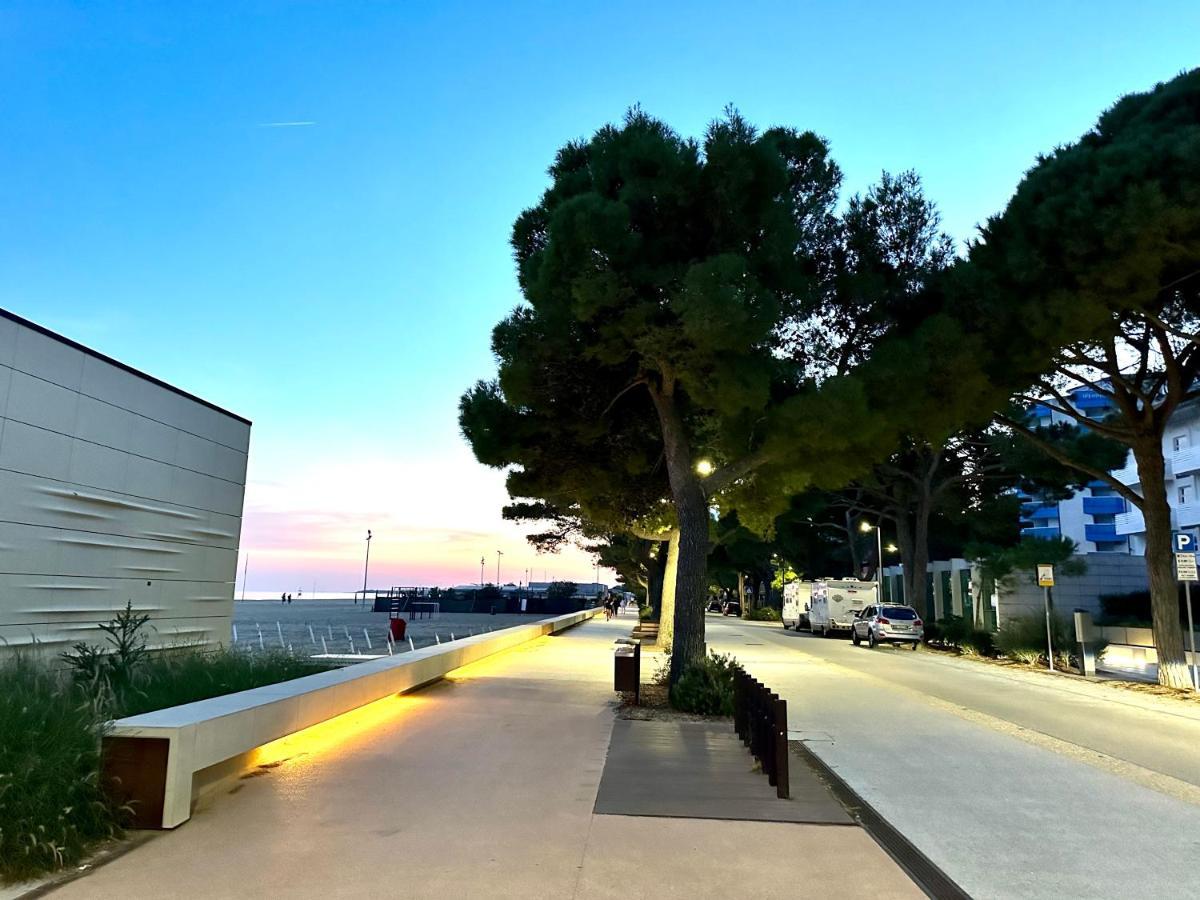 Beach Front Apartment Sabbiadoro Lignano Sabbiadoro Luaran gambar