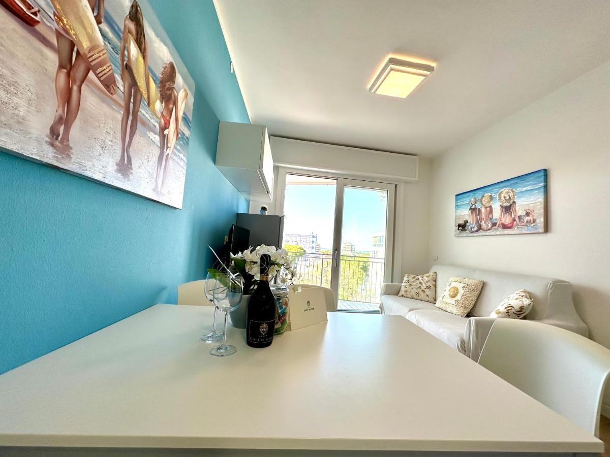 Beach Front Apartment Sabbiadoro Lignano Sabbiadoro Luaran gambar